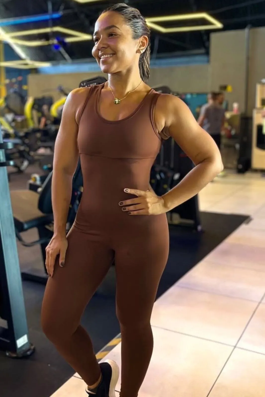 severa-fitness-macacao-maresia-frente-marrom
